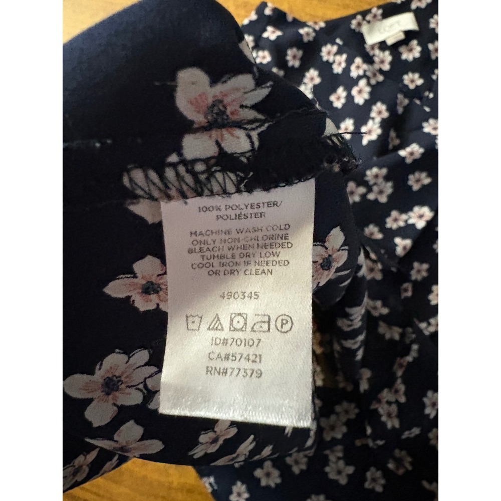 LOFT Outlet Navy Blue Floral V-Neck Short Sleeve Blouse Top 490345 Woman's Small - Picture 5 of 7